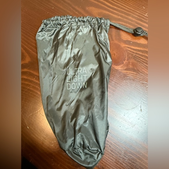 Uniqlo Ultralight packable down jacket liner XS - Picture 8 of 8